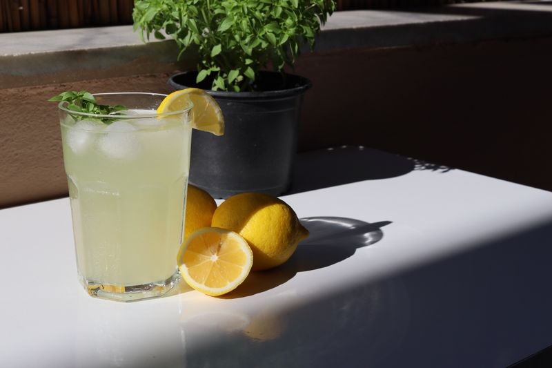 Fresh lemonade drink at deweys pizza